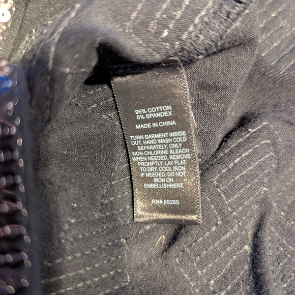 Elegant Black and Silver Geometric Dress - Picture 2 of 8